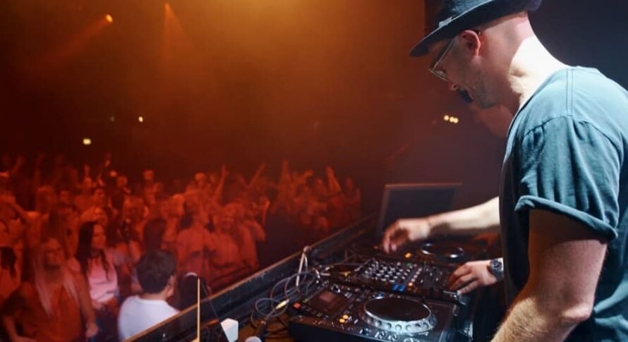 Descubre por qué ser DJ profesional es la mejor opción para tu carrera musical